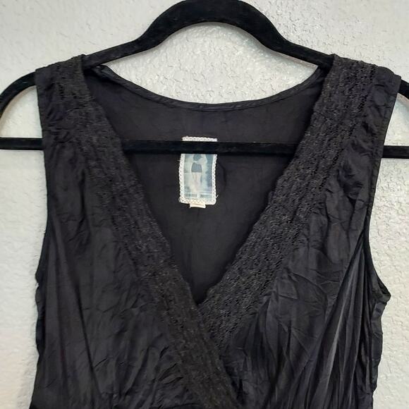 Burning Torch Black Silk Dress w/Lace Trim - Picture 3 of 9